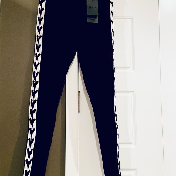 NEW w TAG Fenty by PUMA velour lace up black medium leggings. - Picture 8 of 8